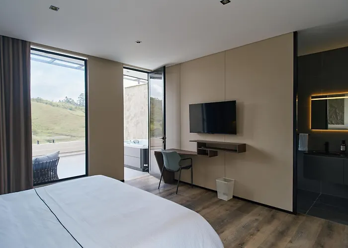 Roka Hotel